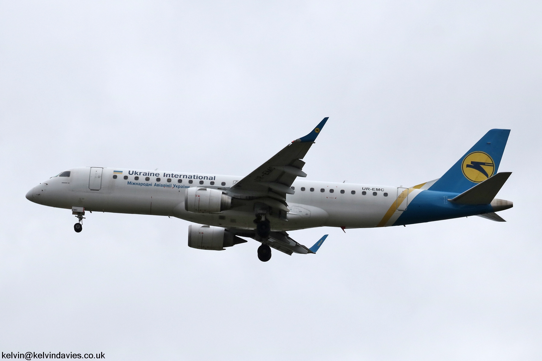 Ukraine International EMB-190 UR-EMC