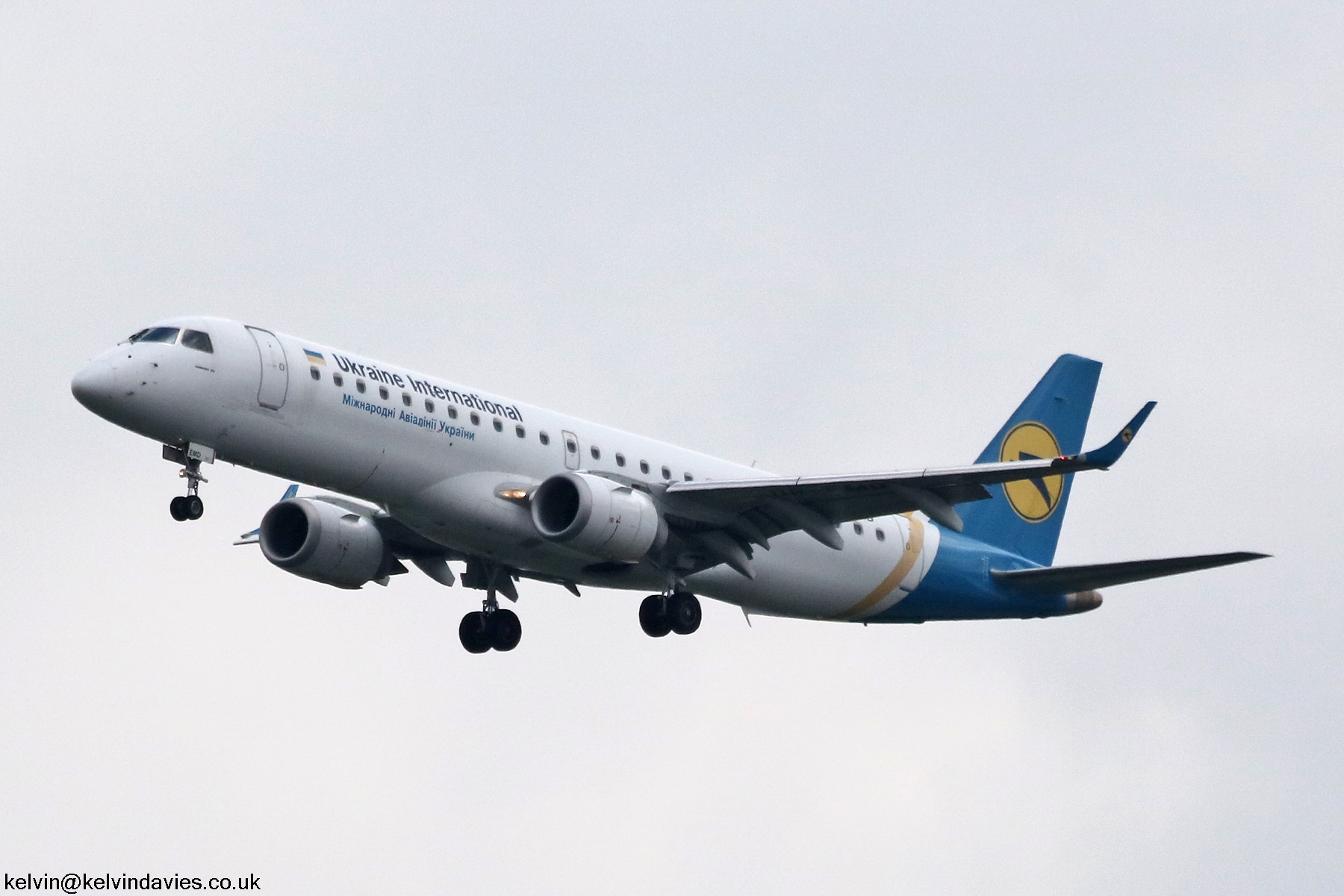 Ukraine International EMB-190 UR-EMD