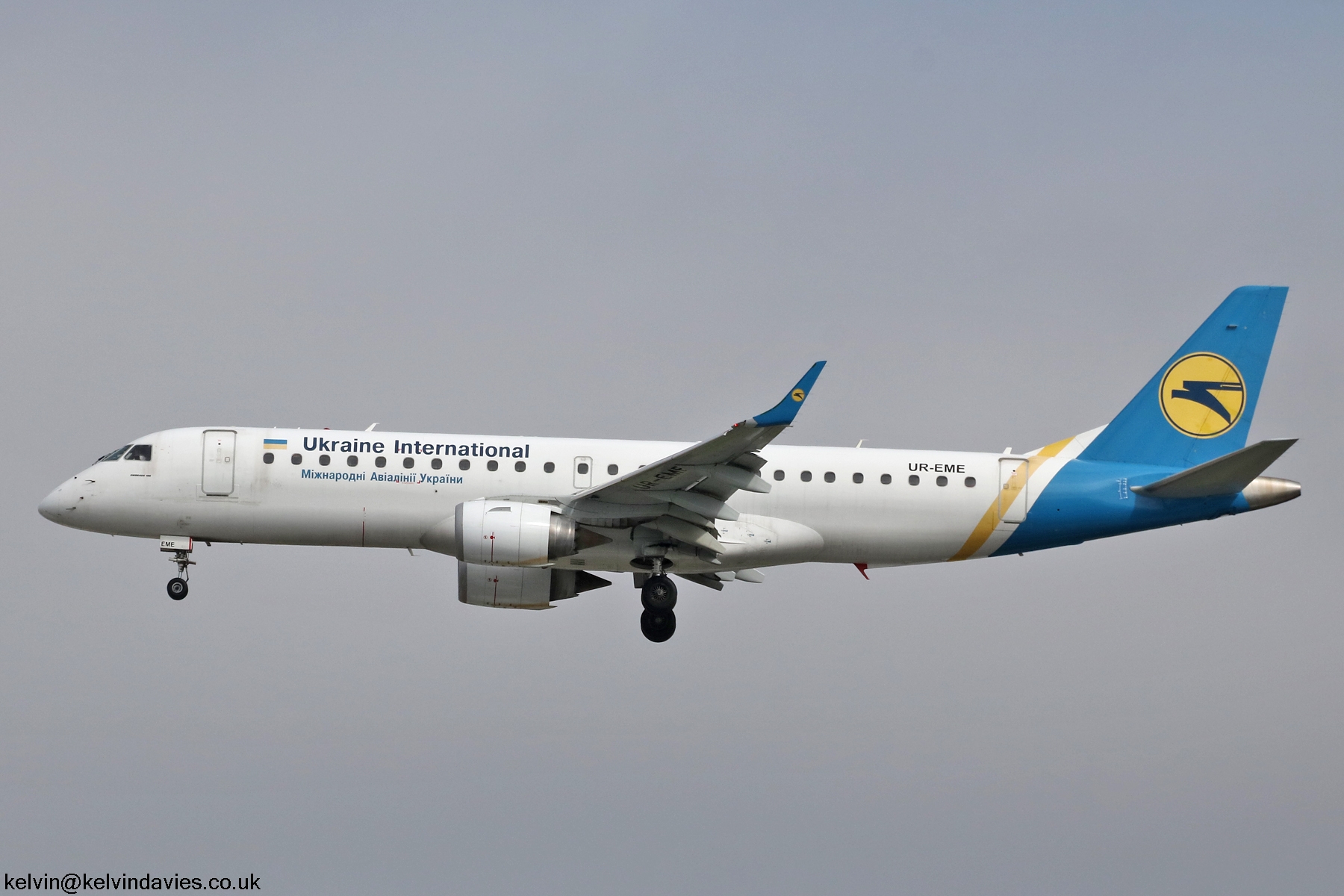 Ukraine International EMB-190 UR-EME