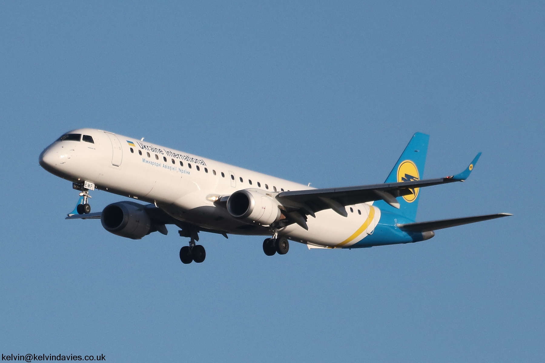 Ukraine International EMB-195 UR-EMF