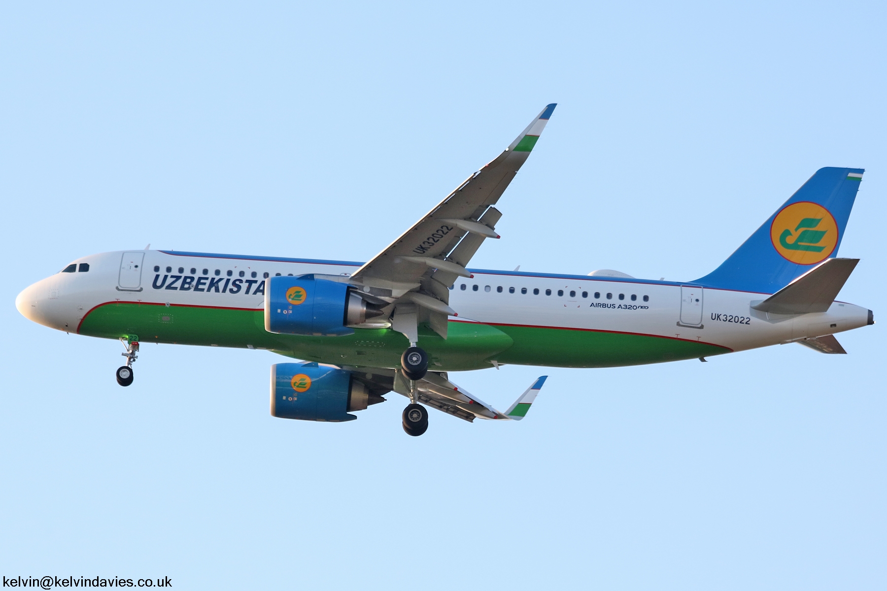 Uzbekistan Airways A320 UK32022