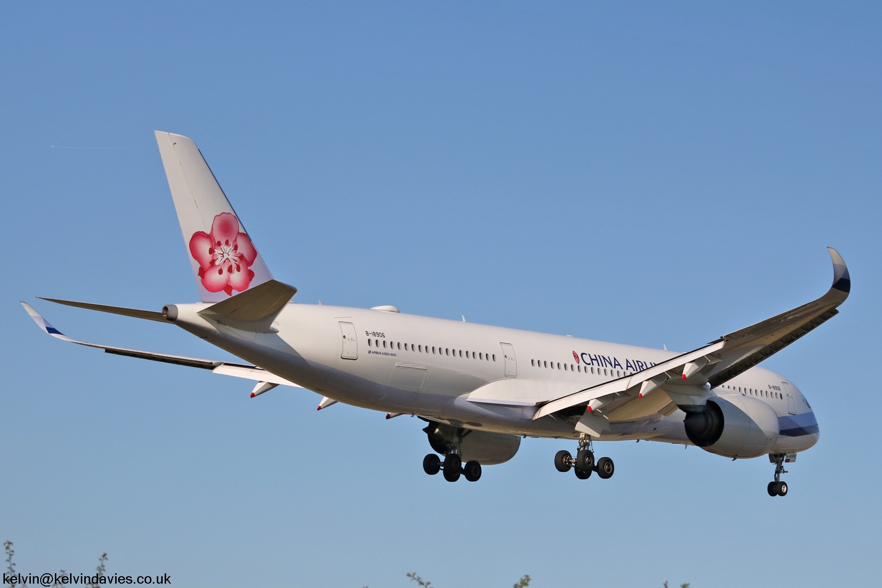 China Airlines A3501 B-18906