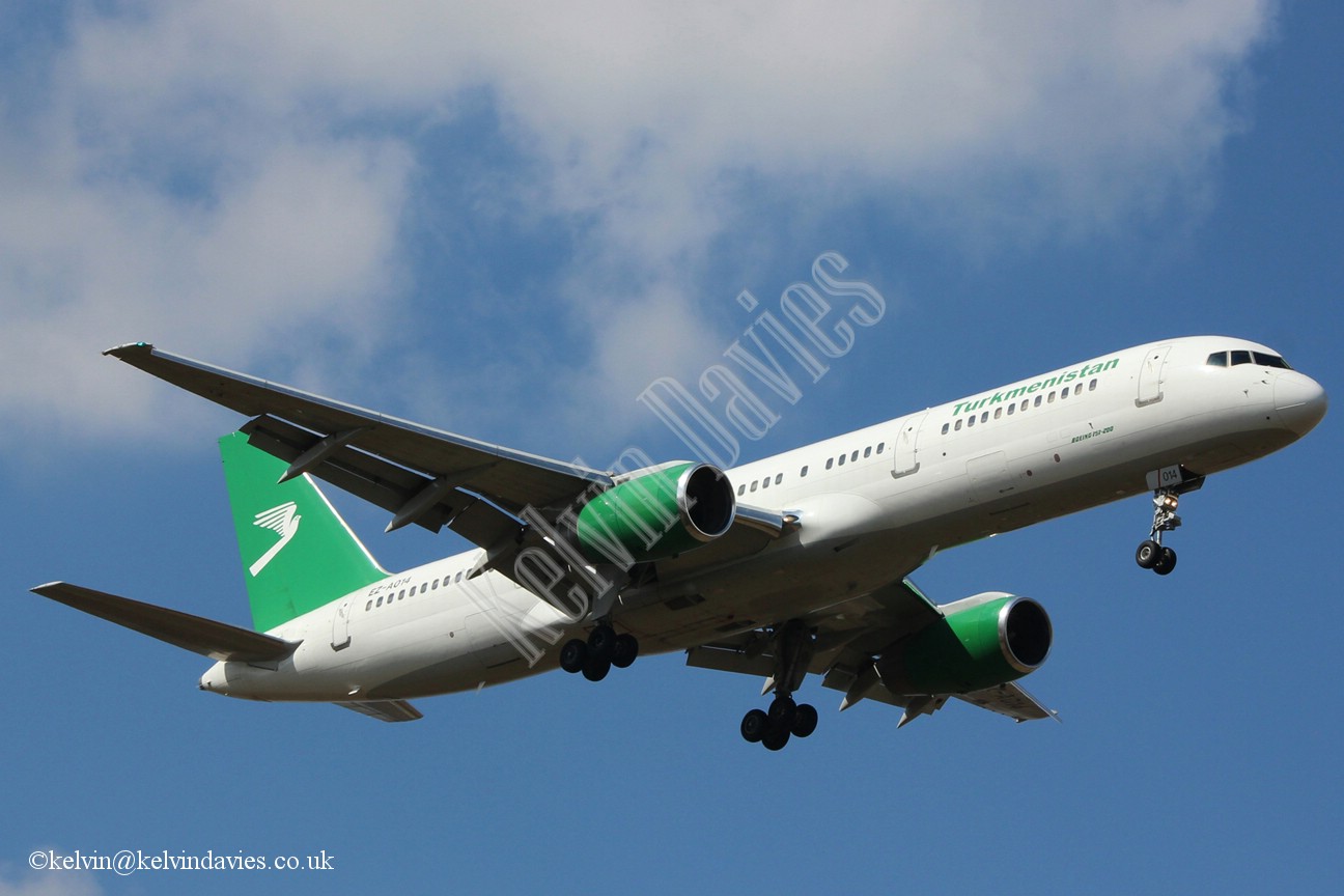 Turkmenistan Airlines 757 EZ-A014
