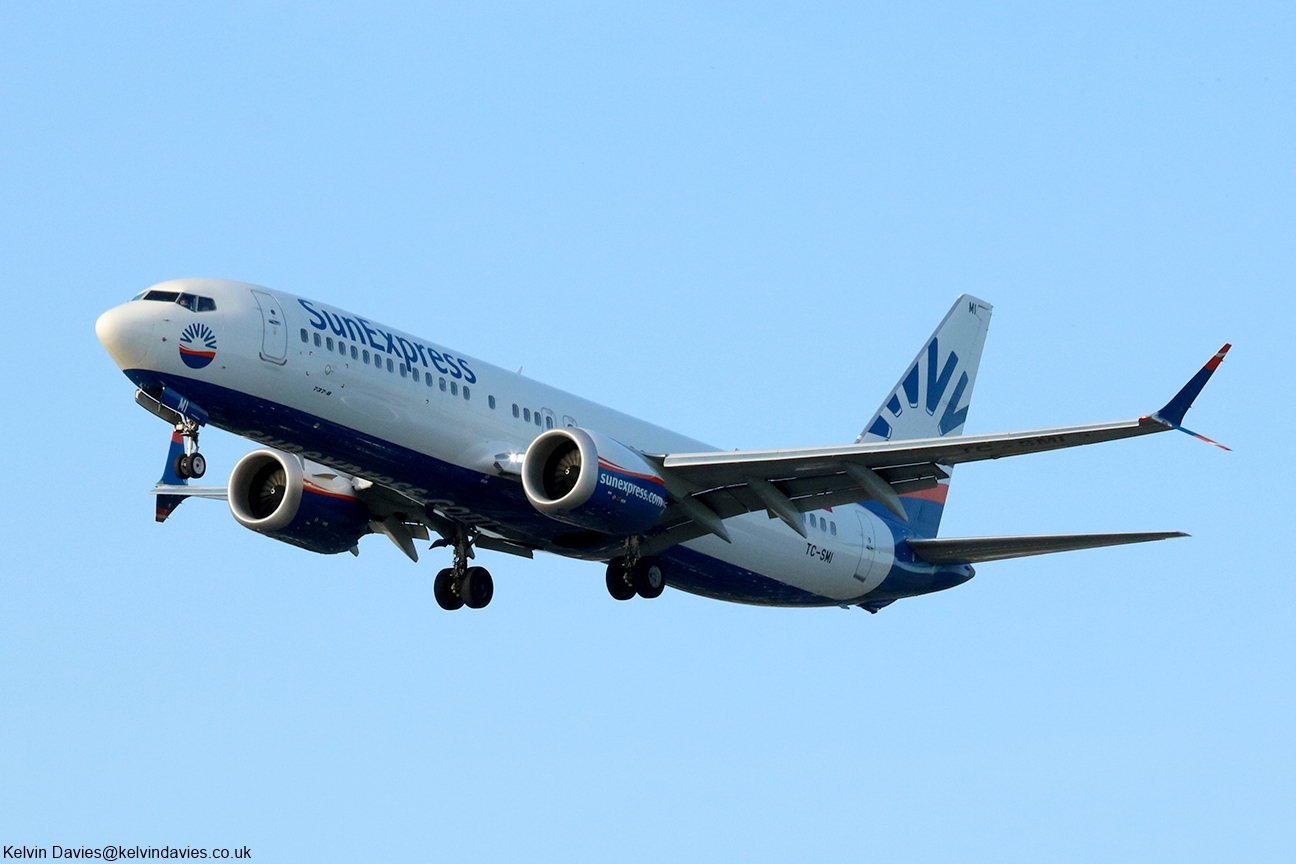 Sun Express 737MAX TC-SMI