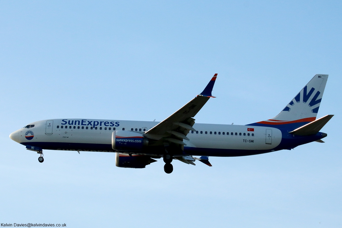 Sun Express 737MAX TC-SMI