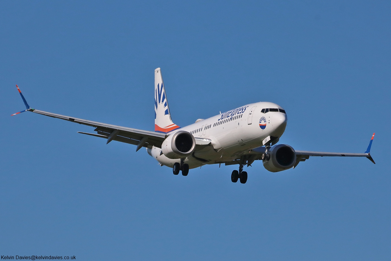 Sun Express 737MAX TC-SMV
