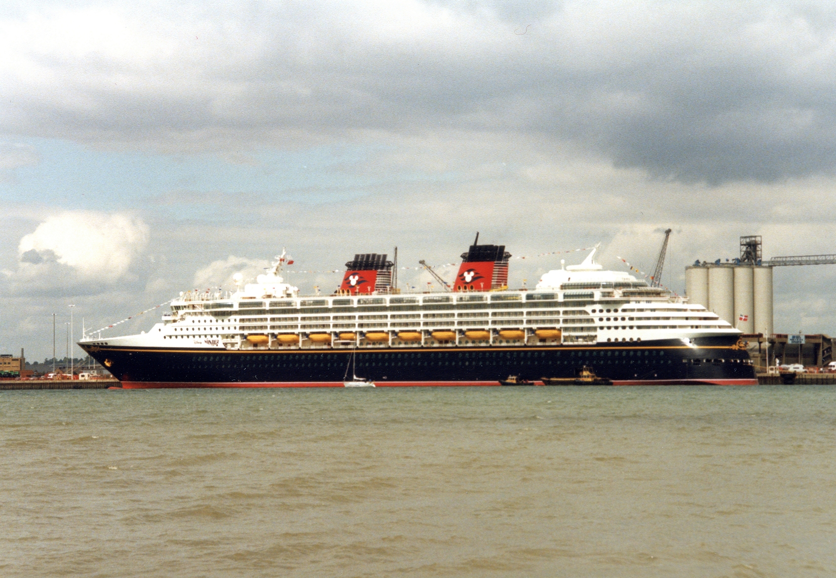 DISNEY WONDER