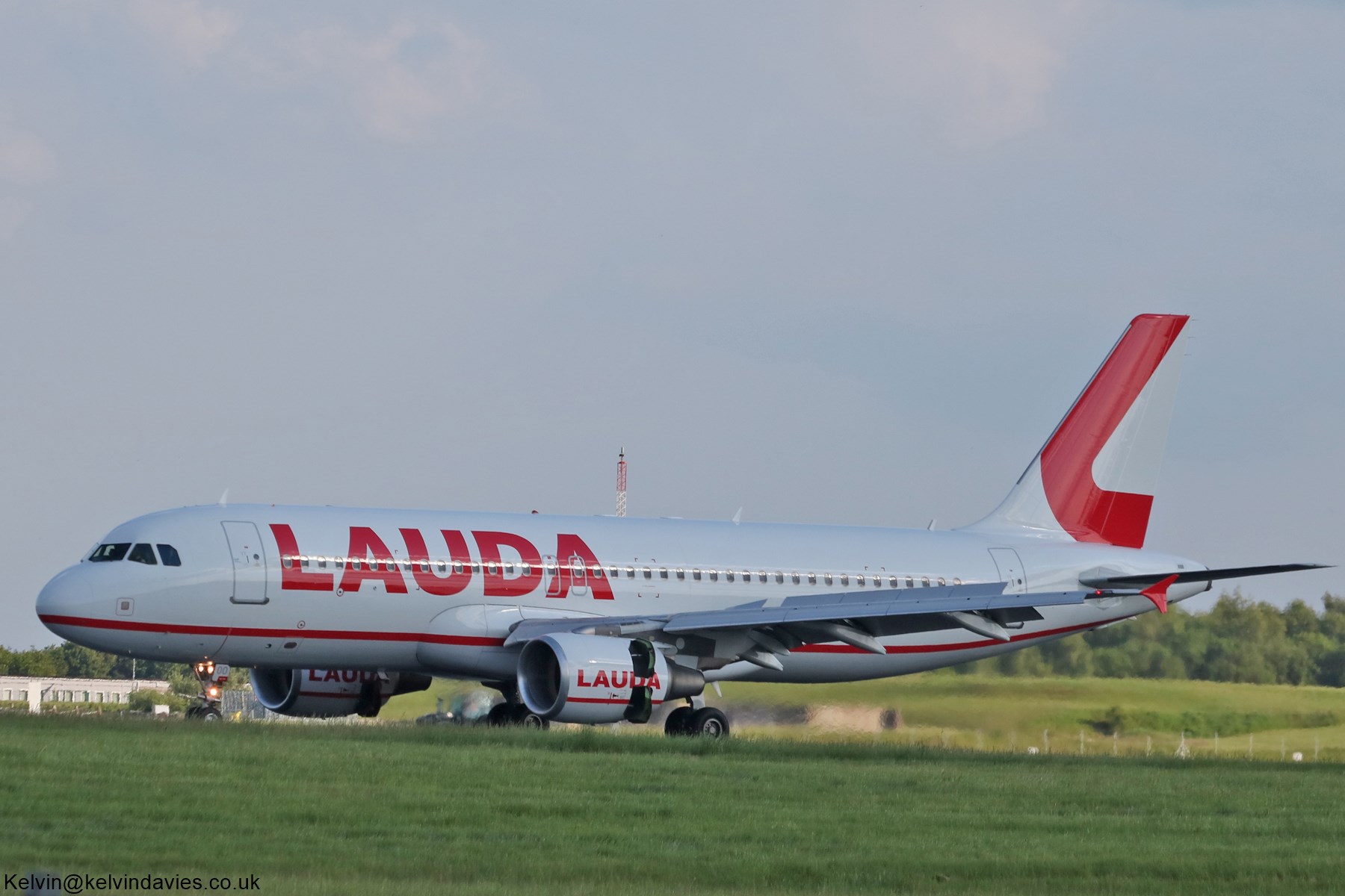 Lauda Europe A320 9H-LOO