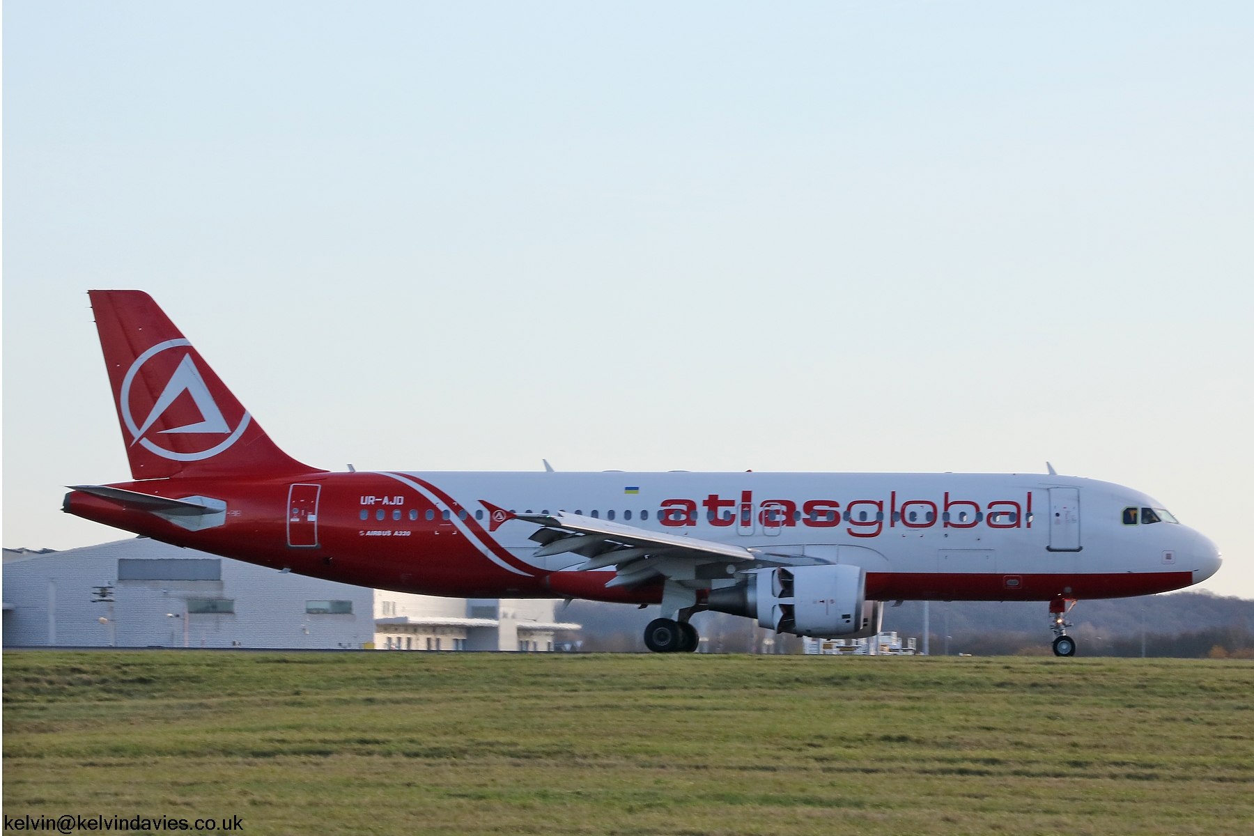 Atlas Global A320 UR-AJD