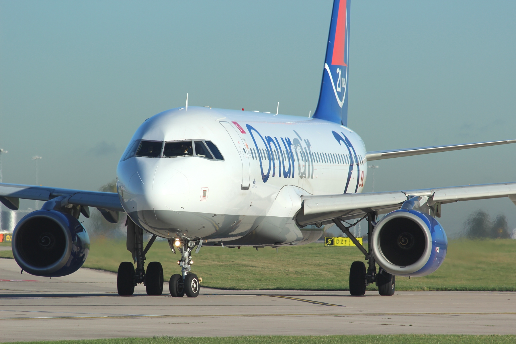 Onur Air A320 TC-OBO