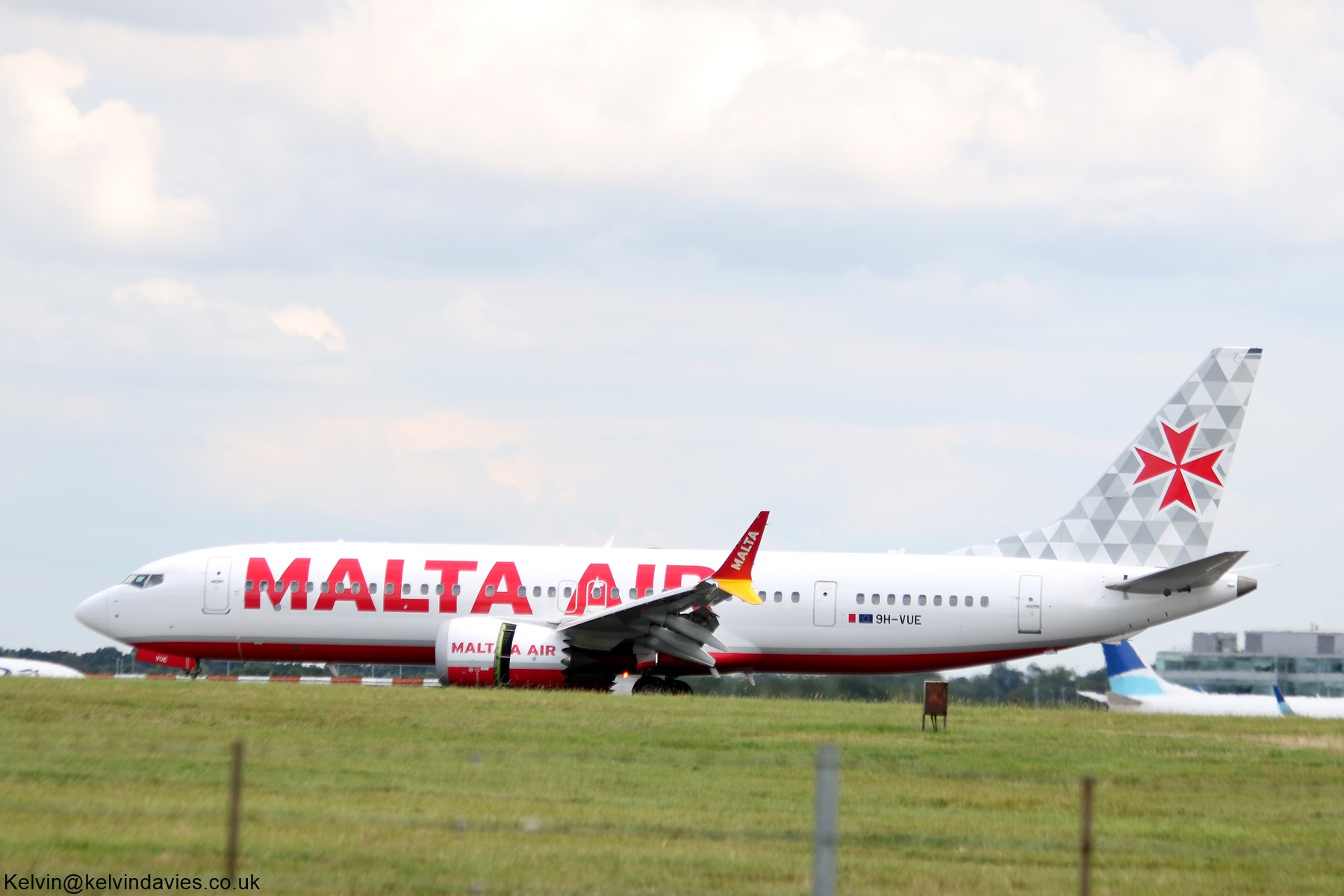 Malta Air 737-MAX 8 9H-VUE