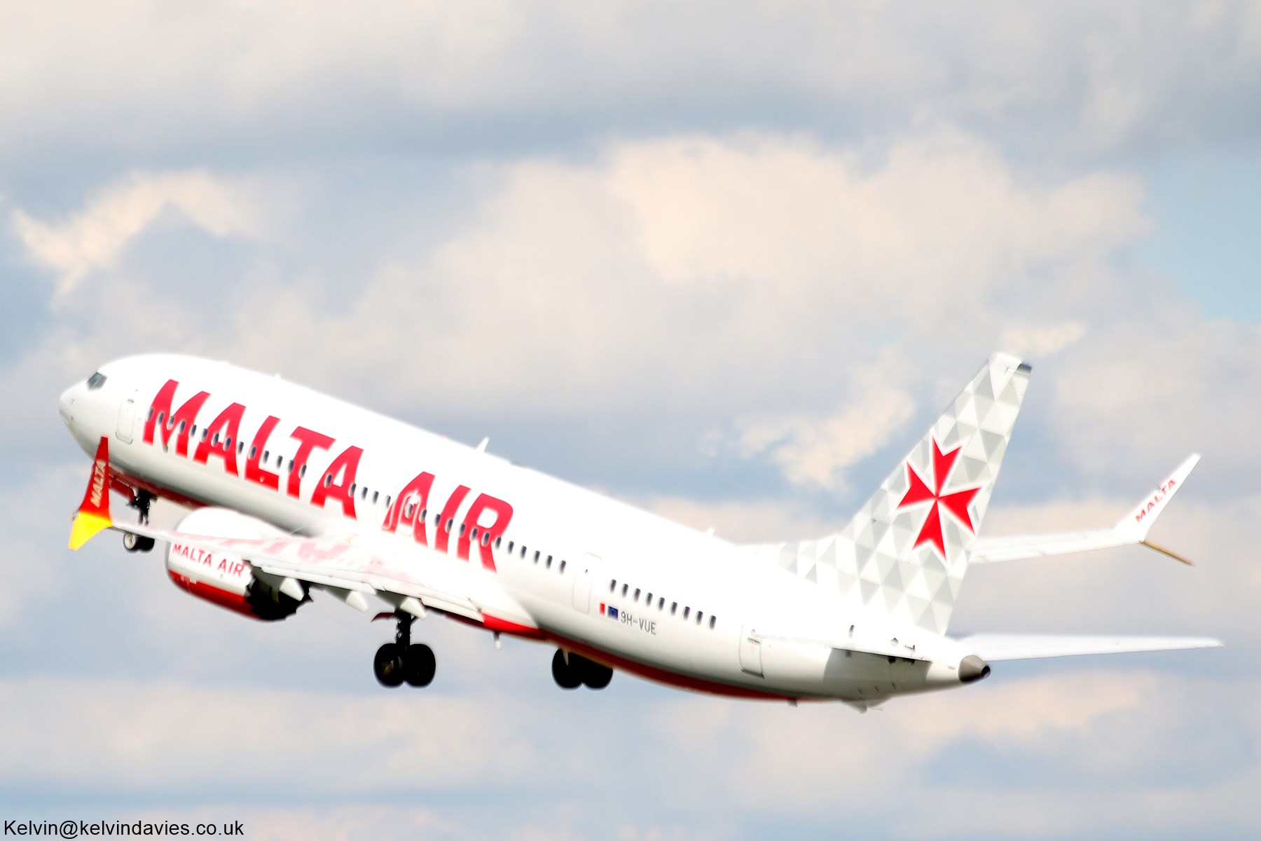 Malta Air 737-MAX 8 9H-VUE