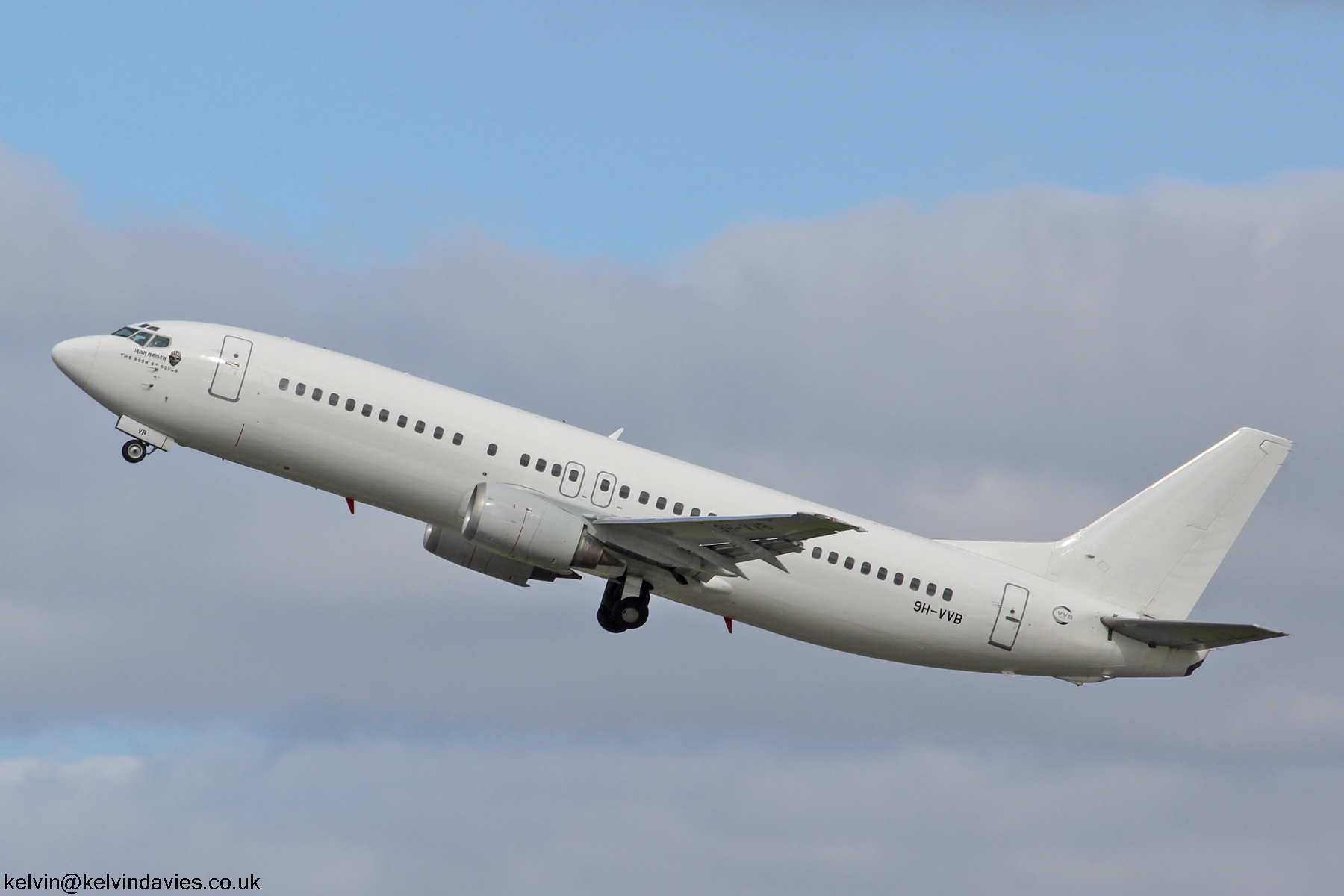 Boeing 737 9H-VVB