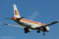Iberia A320 EC-HDT