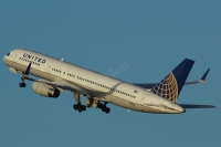 United Airlines 757 N19136