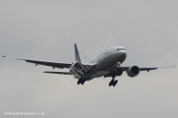 United Airlines 777 N209UA