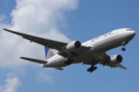 United Airlines 777 N217UA