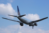 United Airlines 777 N217UA