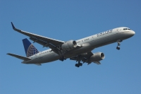 United Airlines 757 N29124