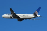 United Airlines 777 N77014