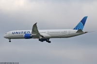 United Airlines 787 N12012