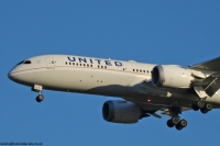 United Airlines 787 N13954