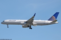 United Airlines 757 N14121