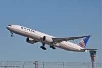 United Airlines 777 N2136U