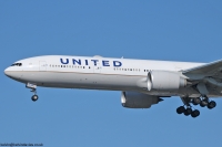 United Airlines 777 N2140U
