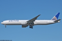 United Airlines 777 N2140U