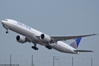 United Airlines 777 N2142U