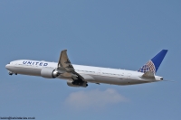 United Airlines 777 N2142U