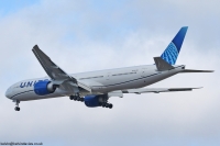 United Airlines 777 N2352U