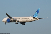United Airlines 787 N23983