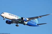 United Airlines 787 N24988