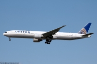 United Airlines 777 N2639U