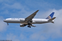 United Airlines 777 N27015