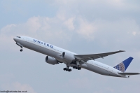 United Airlines 777 N2737U