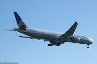 United Airlines 777 N2747U
