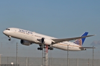 United Airlines 787 N35953