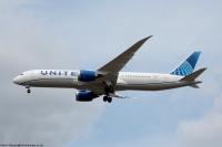 United Airlines 787 N61106