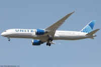 United Airlines 787 N81105