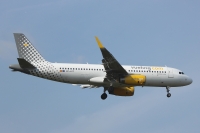 Vueling Airlines A320 EC-LVT