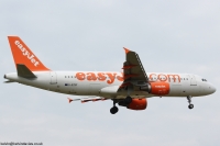easyJet A320 G-EZUF