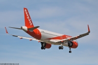 easyJet A320 G-UZHR