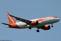 easyJet A320 G-UZHX