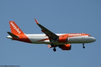 easyJet A320 G-UZHX