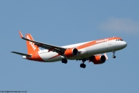 easyJet UK A321 G-UZMI