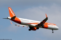 easyJet UK A321 G-UZMI
