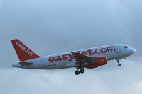 Easyjet A319 G-EZFV